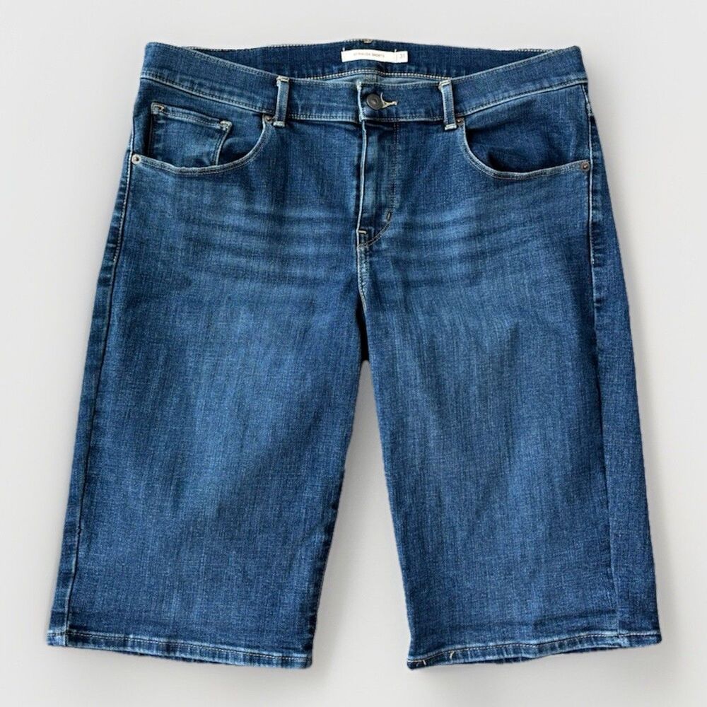 Levi's Women's Bermuda Jean Shorts Size 31 Dark Denim